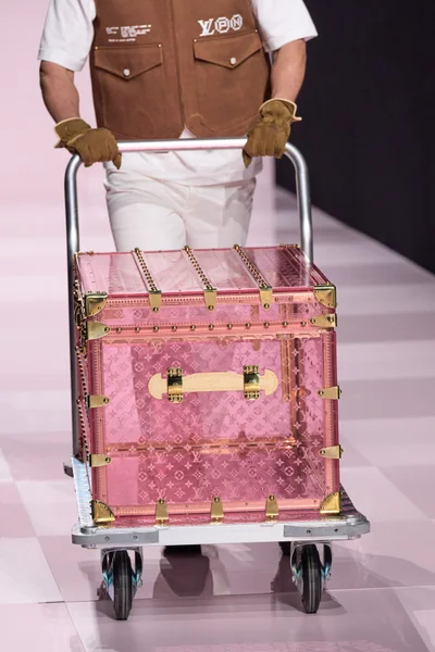Look 64